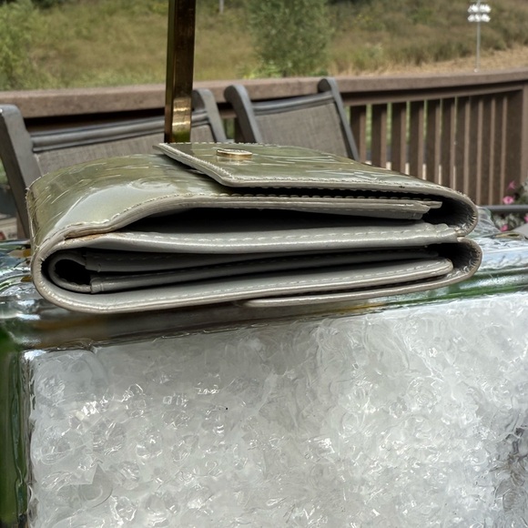 GUC! Louis Vuitton Vermis Metallic Gold Vintage Wallet - Picture 11 of 15